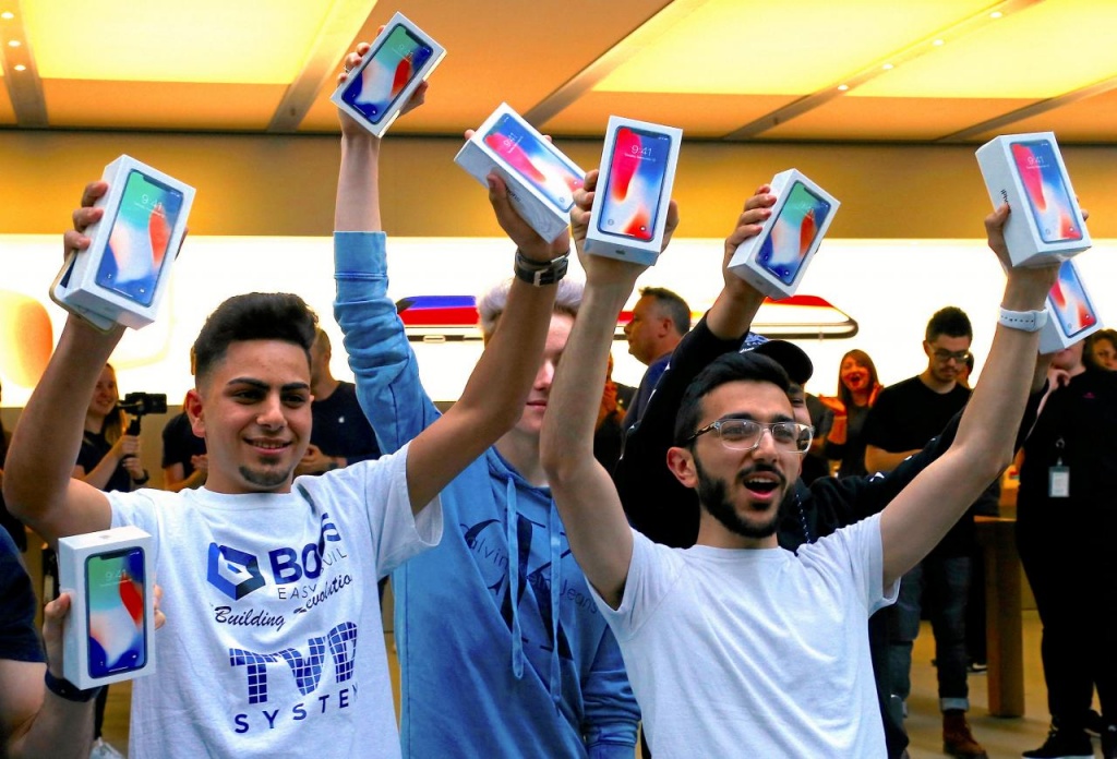 trom cuom hon 300 iphone x truoc gio ban tai my