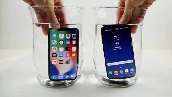 iphone x hay galaxy s8 thang khi bi dong bang duoi nuoc