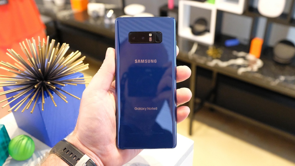 vuot apple nokia thanh nha san xuat dien thoai lon thu 3 tai viet nam