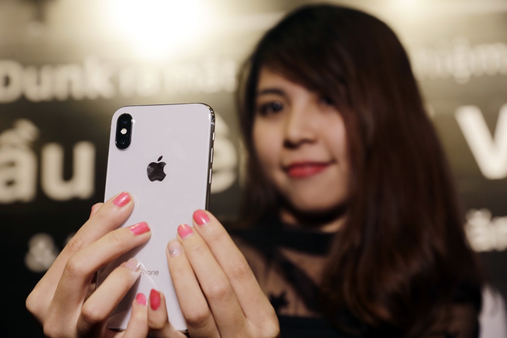 iphone x xach tay chay dua gia voi hang chinh hang