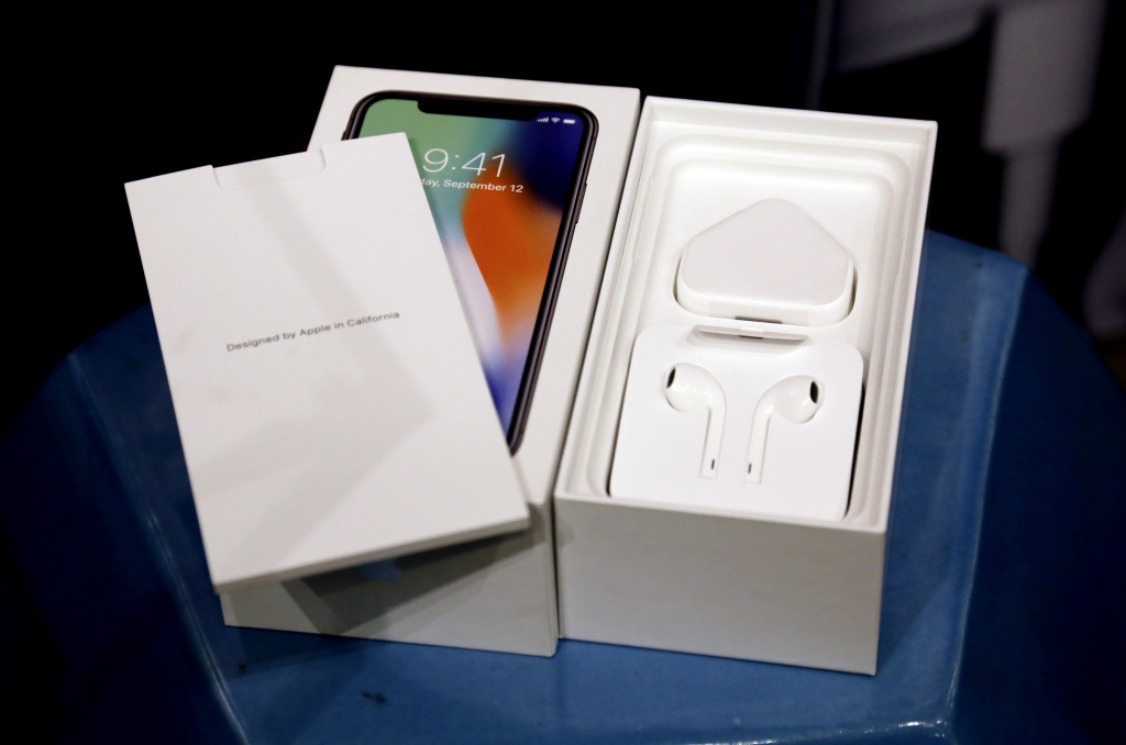 iphone x xach tay chay dua gia voi hang chinh hang