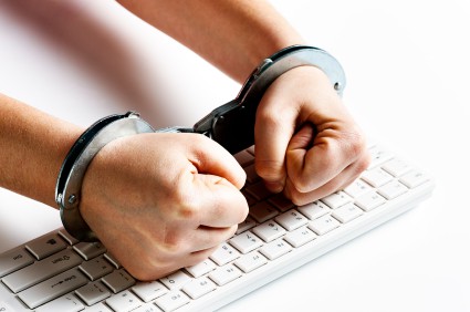 hacker tan cong he thong may tinh cua nha tu xoa an cho ban than