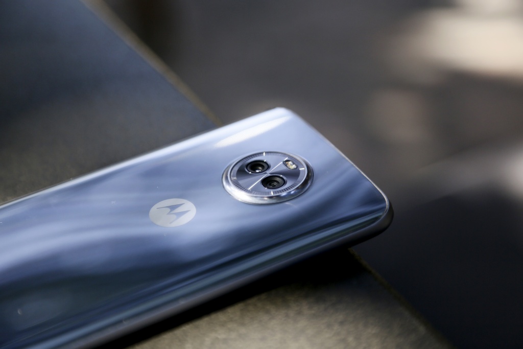 moto x4 smartphone tam trung bong bay phuc vu giai tri