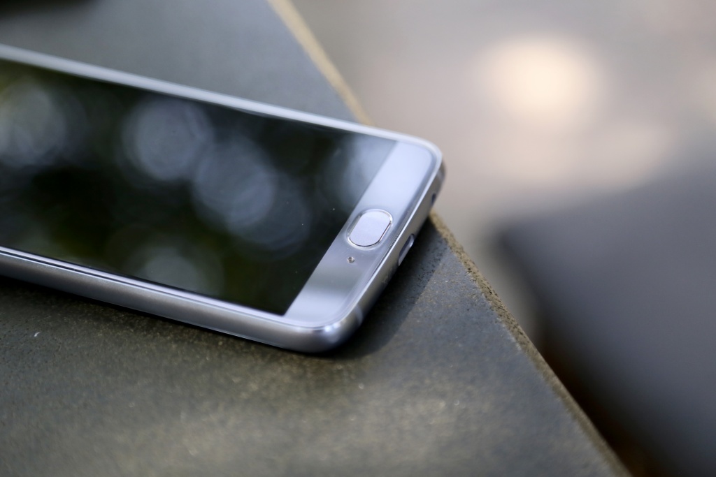 moto x4 smartphone tam trung bong bay phuc vu giai tri