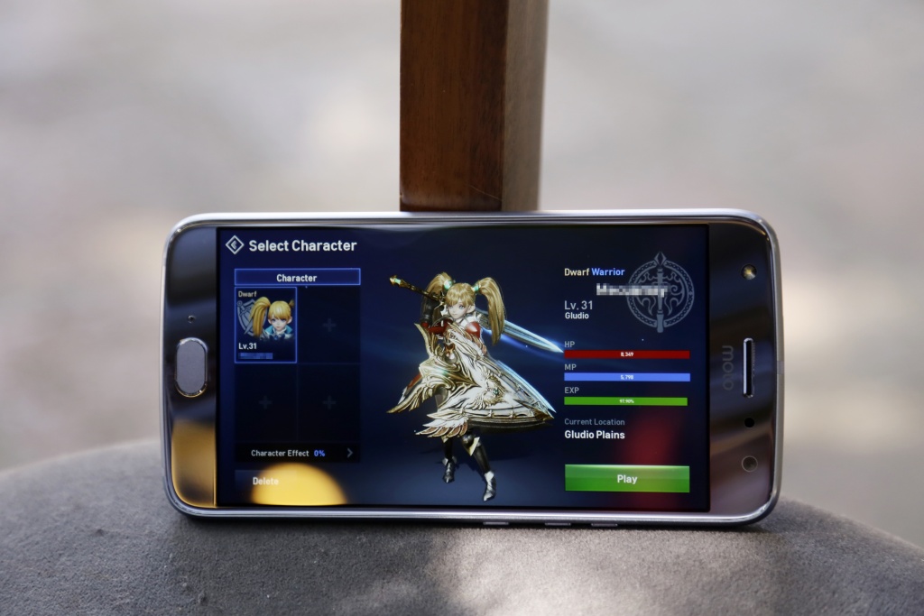 moto x4 smartphone tam trung bong bay phuc vu giai tri