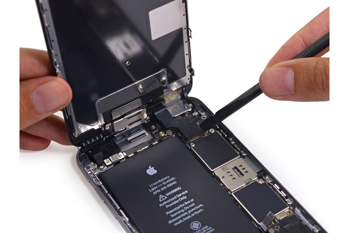 apple hua cap nhat ios moi cho phep nguoi dung theo doi pin iphone