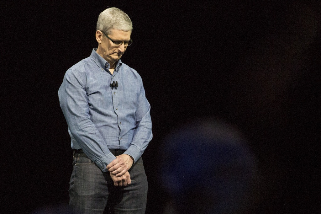 hai luat su ha noi kien apple trong vu scandal lam cham iphone cu