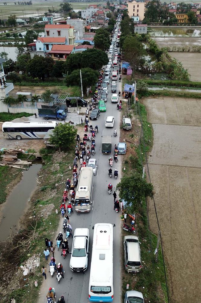 duong ve cho vieng tac hang km truoc dem khai hoi