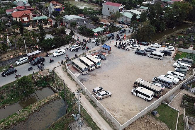 duong ve cho vieng tac hang km truoc dem khai hoi