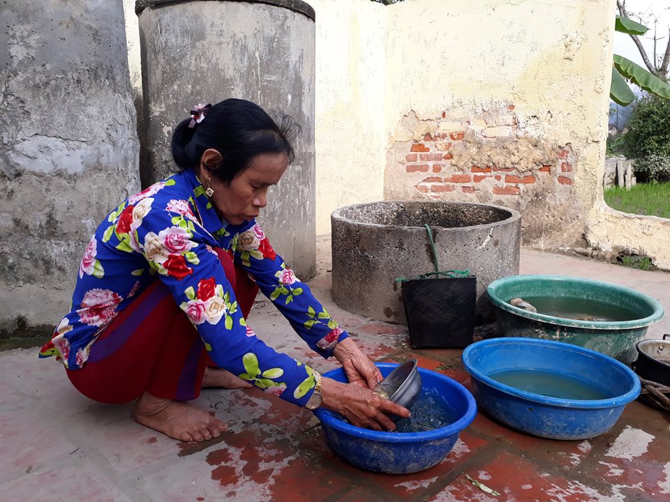 me ca si chau viet cuong no noi tieng ma chang co dong nao cho me
