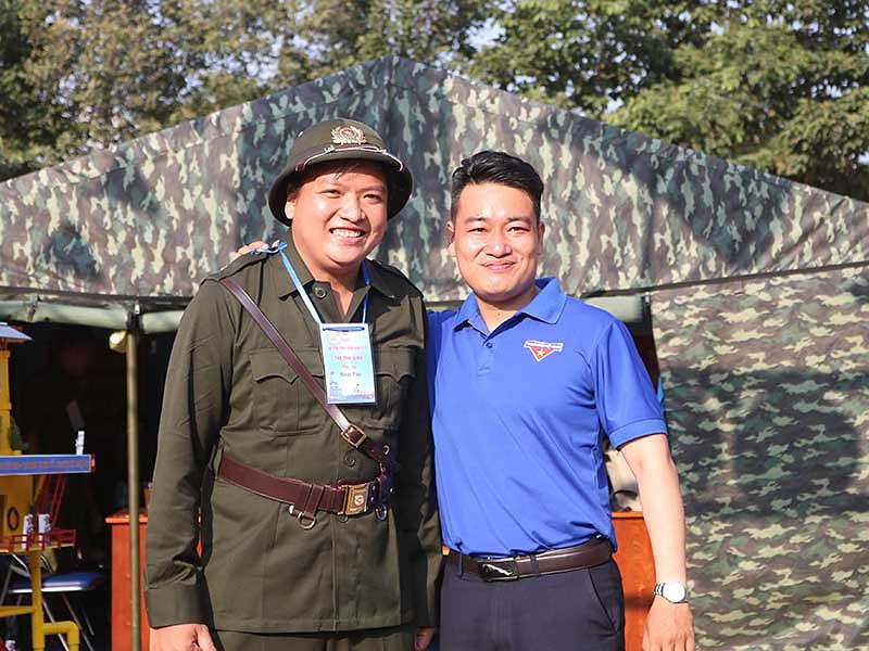 nu sinh tinh nguyen len duong tong quan