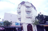 nu canh sat chua chay xinh dep dem trang va ca thanh xuan truc chien giac lua