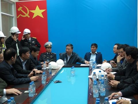 bo truong to lam truc tiep chi dao dap tat vu chay tau hai ha 18 cho 900 m3 xang a92