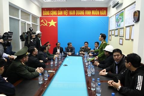 bo truong to lam truc tiep chi dao dap tat vu chay tau hai ha 18 cho 900 m3 xang a92