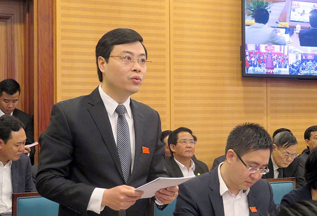 ha noi trieu tap loat can bo ung xu khong chuan len giai trinh