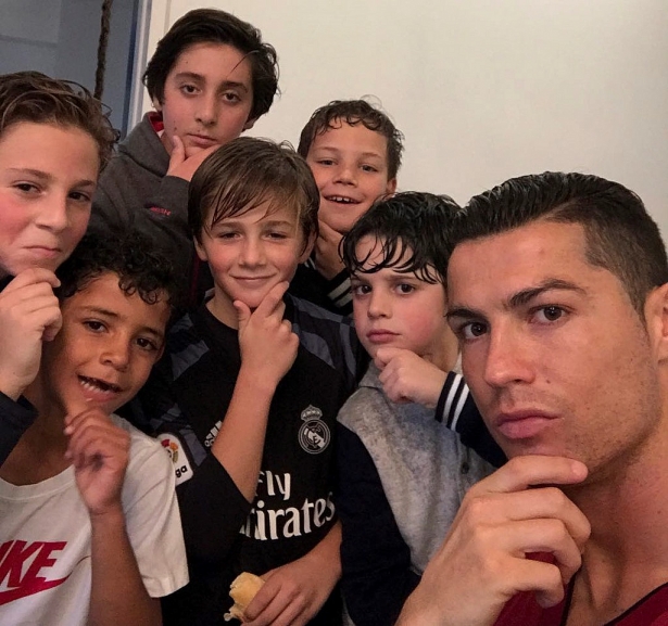 yeu chang trai nhu ronaldo cuoi nguoi chong nhu messi