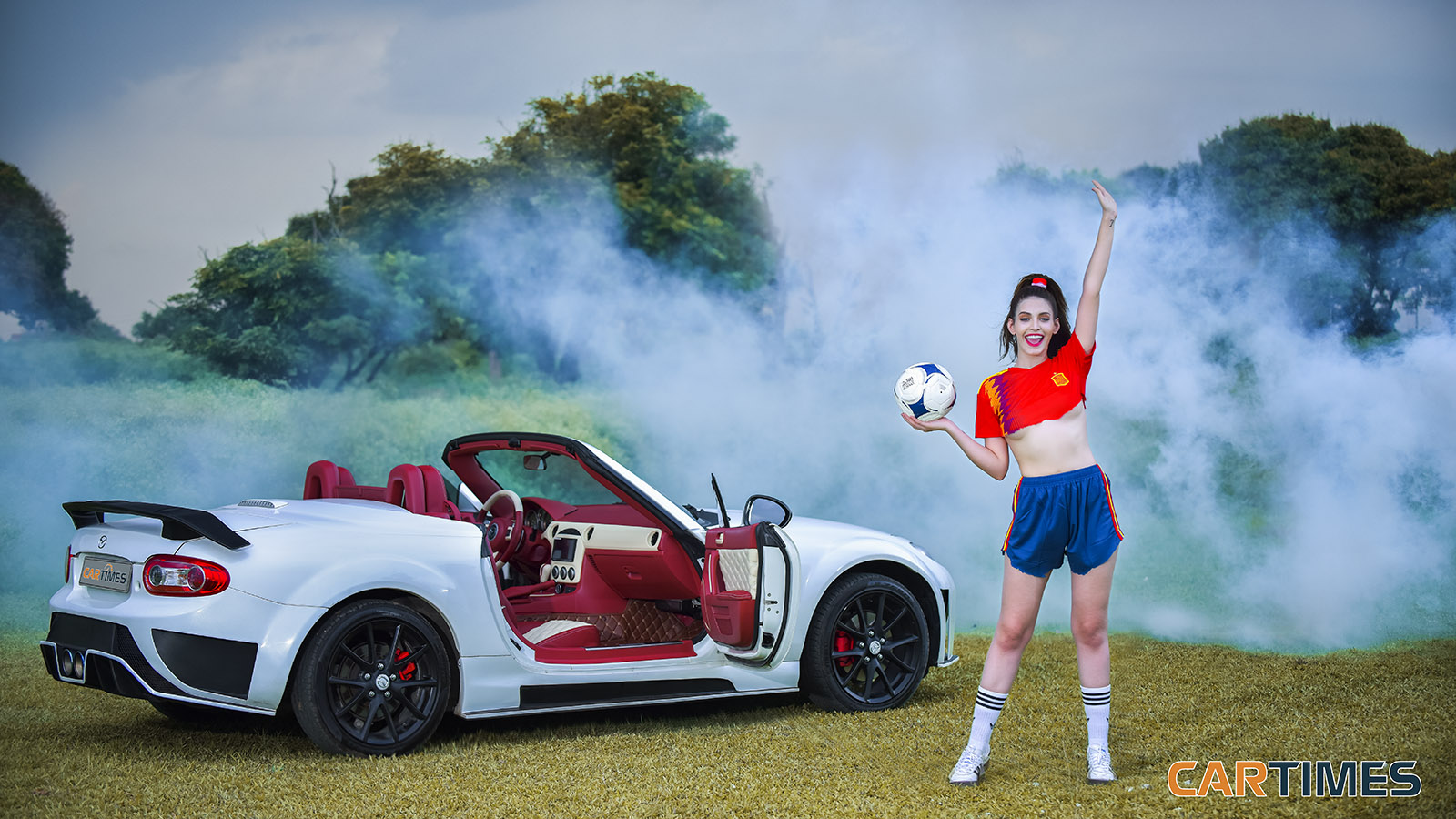 an tay sexy cung xe do the thao mazda mx 5 co vu world cup 2018