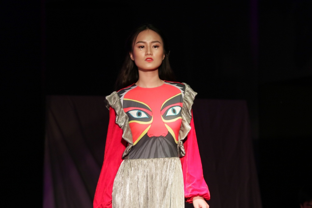 tinh giac mo doi show thoi trang an tuong cua hoc sinh ha noi amsterdam