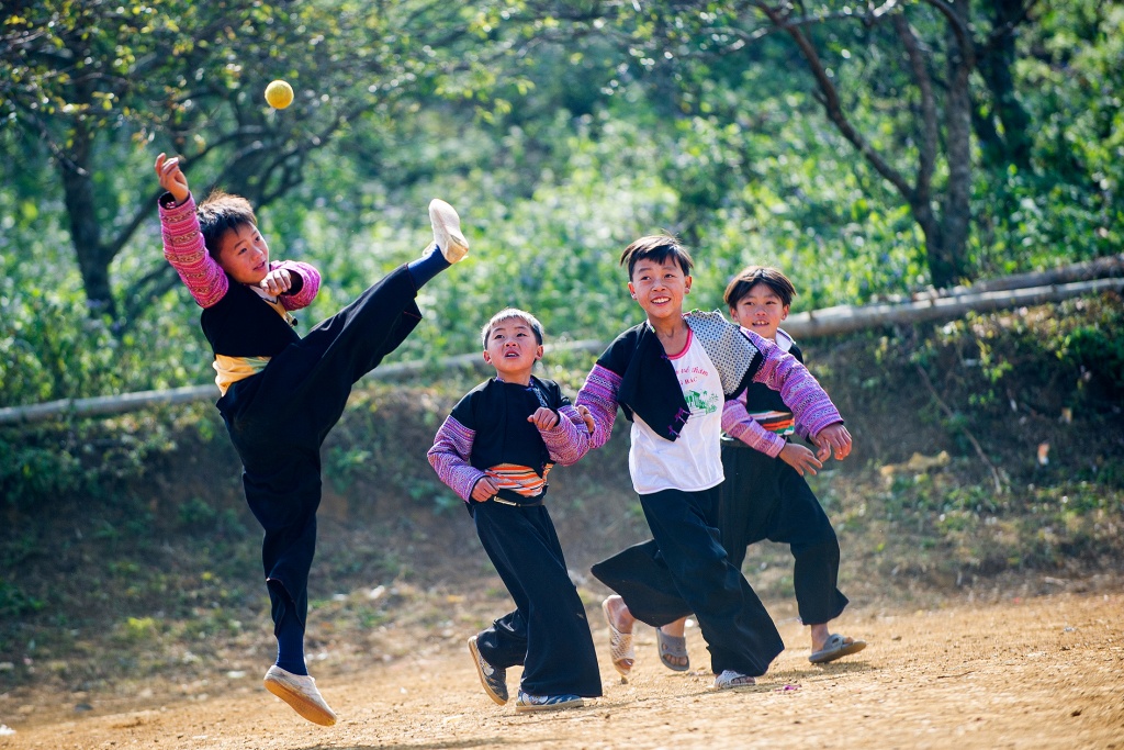 hai nhiep anh gia hai thinh va viet thanh dem hinh anh viet nam den chau au