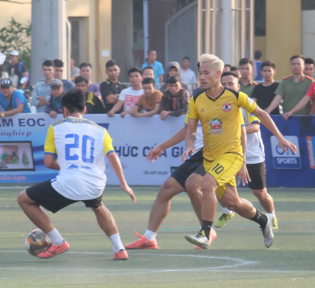hpl s6 nha bao len chien thuat fc nguyen trai danh bai van minh