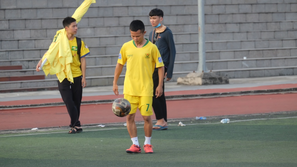 hpl s6 nha bao len chien thuat fc nguyen trai danh bai van minh