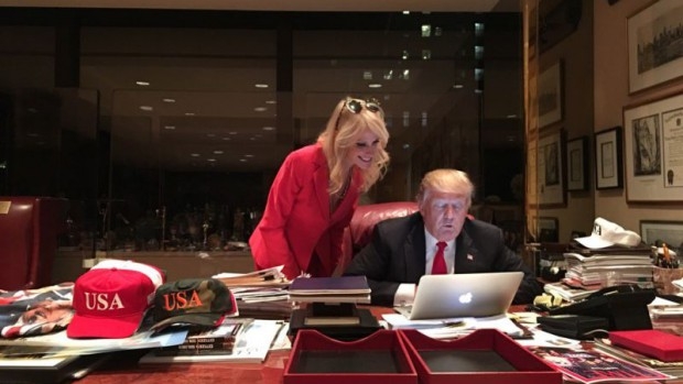 donald trump khong co may tinh nao an toan