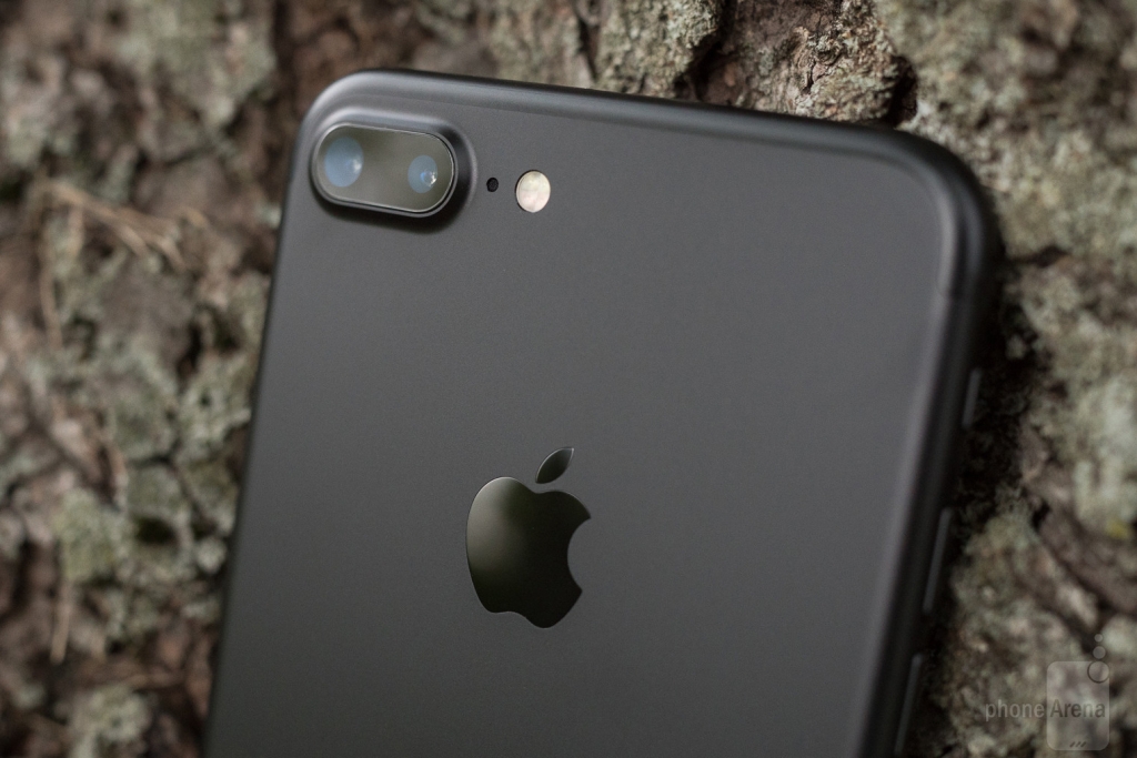 iphone 7 plus gap van de qua nhiet va man hinh den khi bat camera