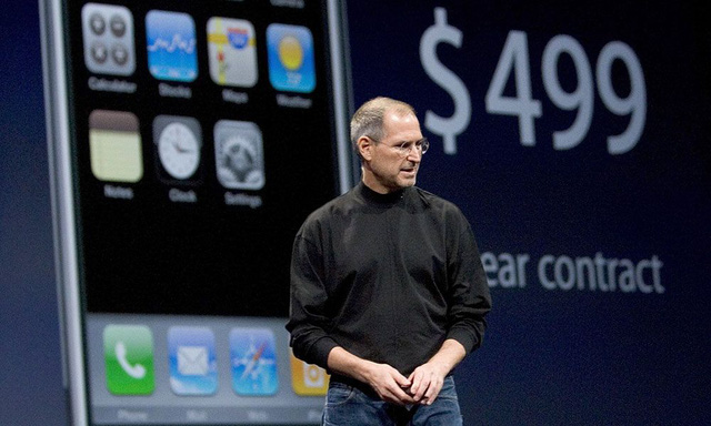 dung ngay nay 10 nam truoc steve jobs da ra mat chiec iphone dau tien truoc ca the gioi
