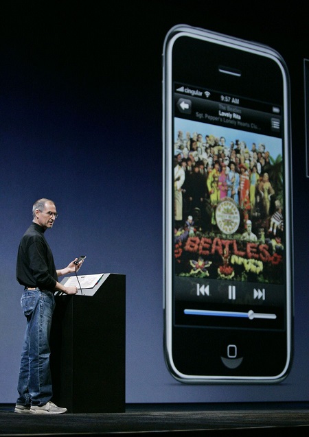 dung ngay nay 10 nam truoc steve jobs da ra mat chiec iphone dau tien truoc ca the gioi