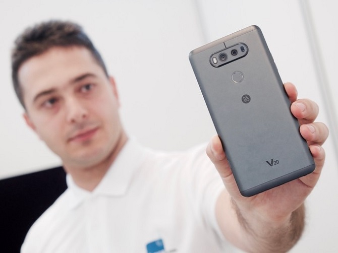 lg sap ban smartphone tro lai o viet nam lo gia lg g5 va v20 chinh hang