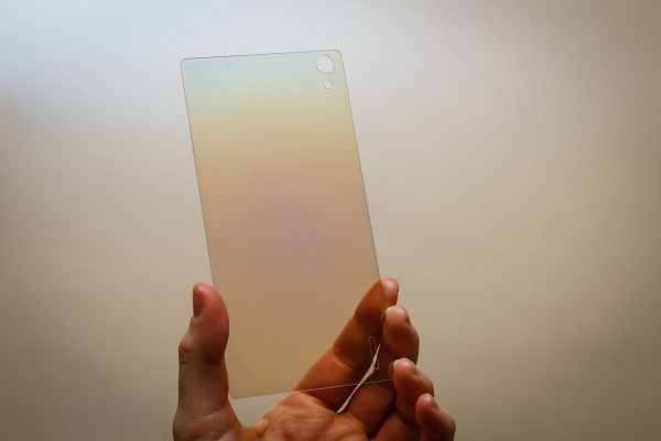 cong nghe phu kim cuong len ki nh cho ng nu t ga p 4 la n va cho ng tra y xuo c ga p 7 la n gorilla glass