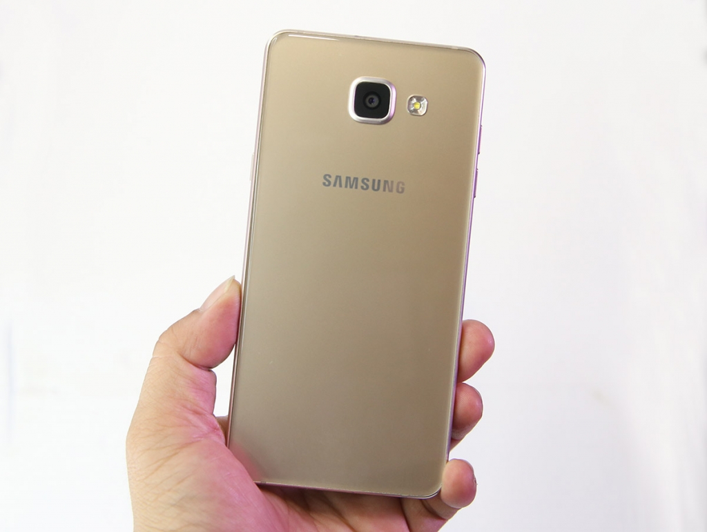 mua smartphone tam trung cao cap nao trong ngan sach 9 trieu dong