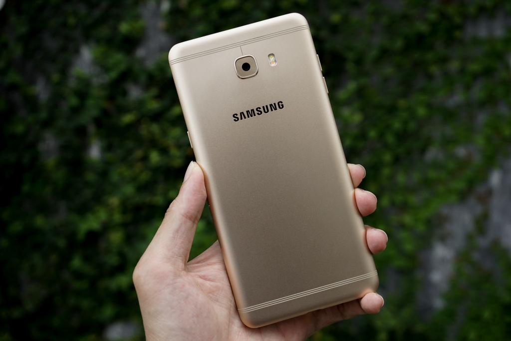 mua smartphone tam trung cao cap nao trong ngan sach 9 trieu dong