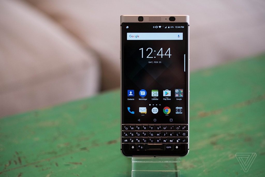 can canh blackberry keyone su tro lai day ngau hung cua dau den gia khong he ngot