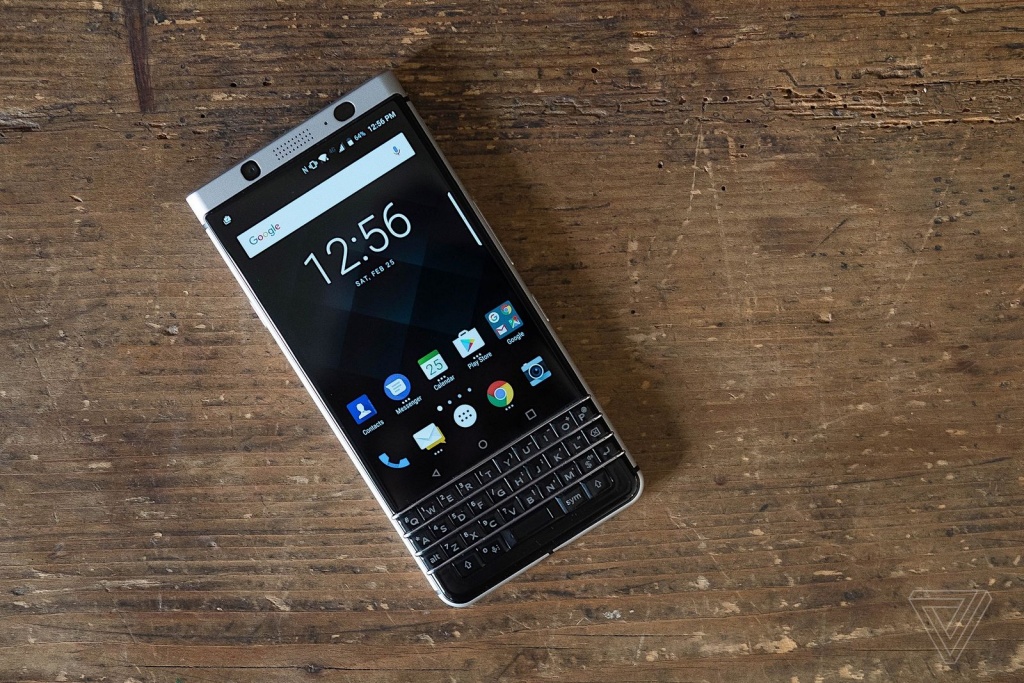 can canh blackberry keyone su tro lai day ngau hung cua dau den gia khong he ngot