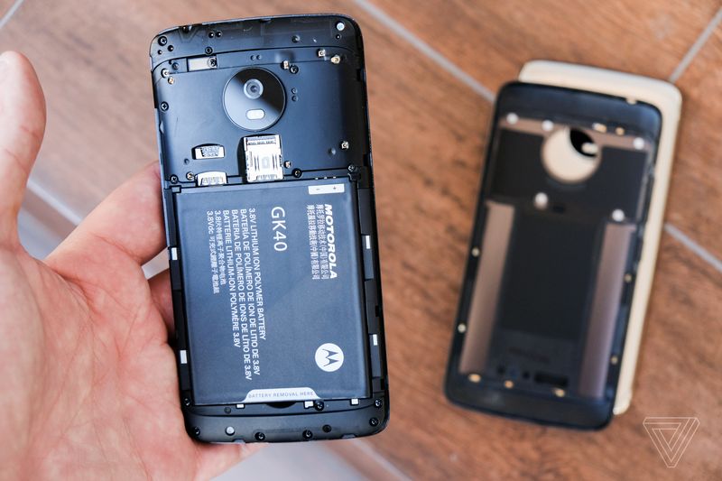 motorola ra mat moto g5 va g5 plus thiet ke kim loai gia ca phai chang