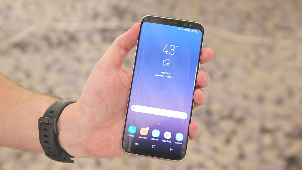 galaxy s8 la smartphone co man hinh hien thi tot nhat