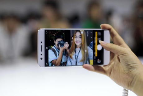 loat smartphone tu 10 trieu dong dang chu y o vn