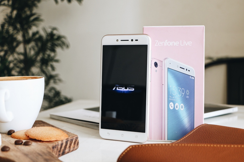 asus ra mat thanh livestream zenfone live ho tro lam dep cho livestream gia 369 trieu dong
