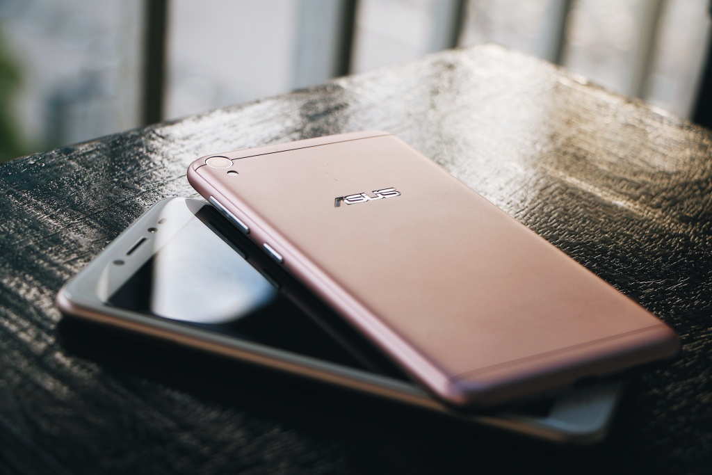 asus ra mat thanh livestream zenfone live ho tro lam dep cho livestream gia 369 trieu dong