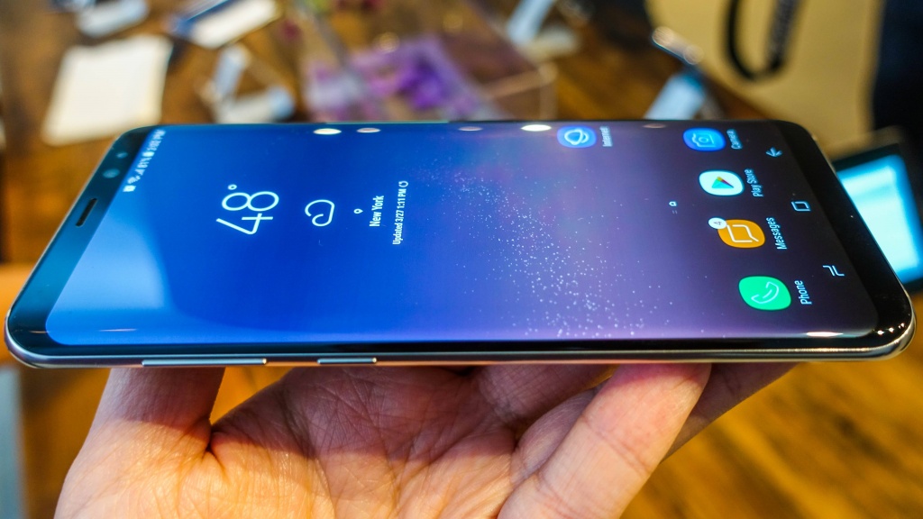 6 smartphone pin trau dau bang hien nay