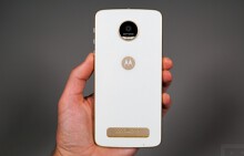 6 smartphone 'pin trâu' đầu bảng hiện nay