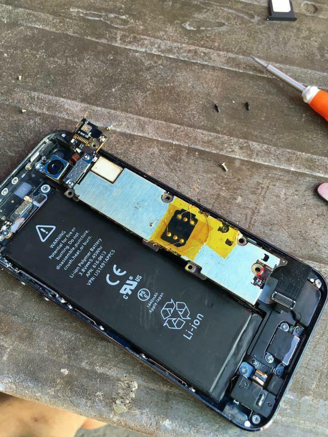 xuat hien iphone lock gia dang quoc te tren thi truong nho sim ghep than thanh