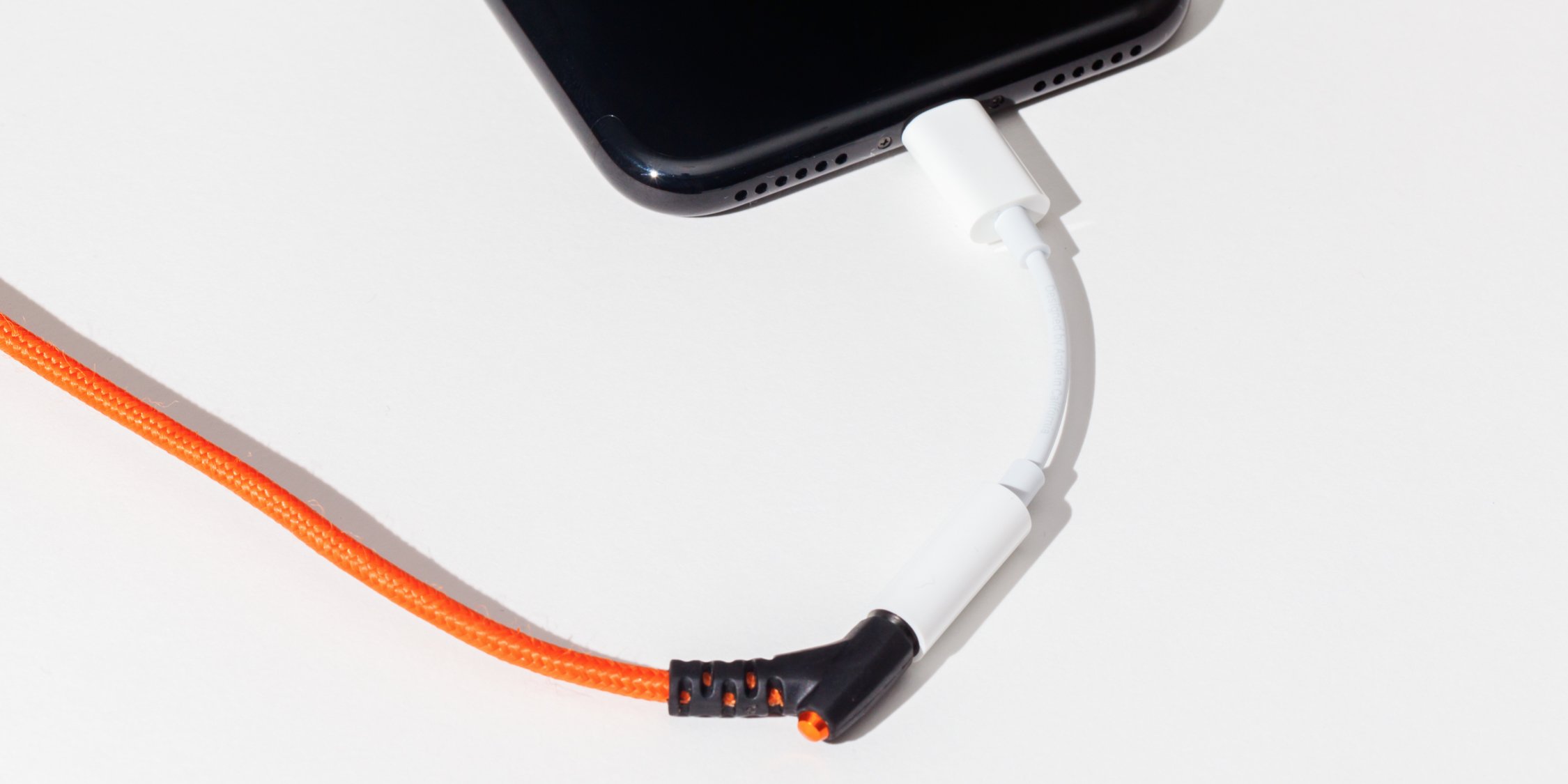 iphone 8 se co sac khong day vua sac vua dung tai nghe
