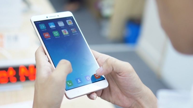 den luot xiaomi cung vao cuoc dieu tra cac vu no dien thoai