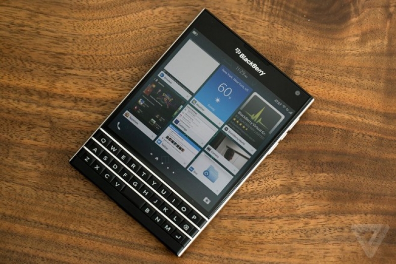 lan song thao chay da bat dau sieu pham blackberry passport chi con hon 5 trieu dong