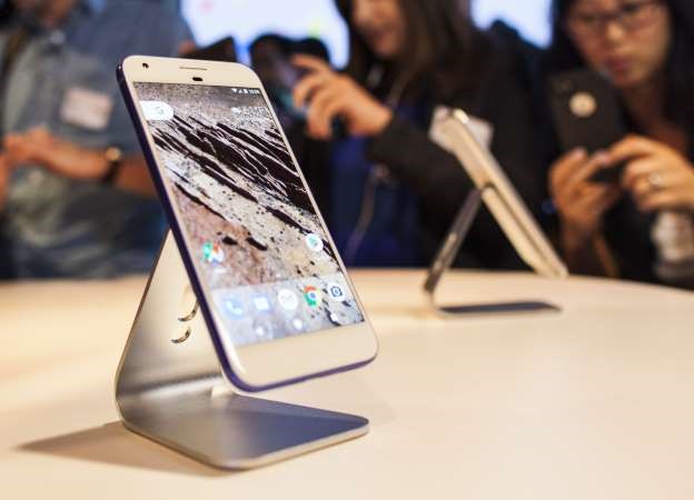 htc tro lai vai tro cua nguoi gia cong dien thoai thue