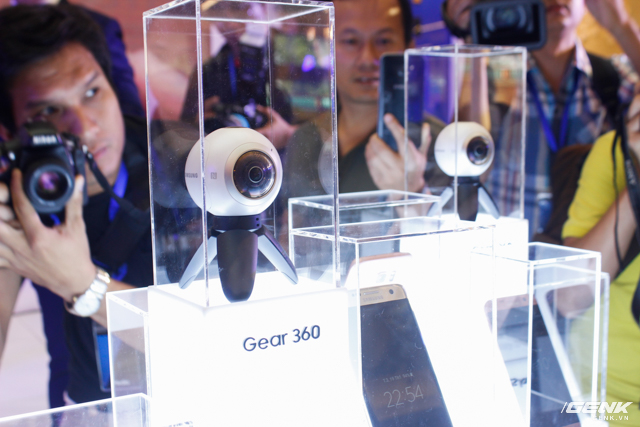 samsung chinh thuc gioi thieu gear 360 chup anh 360 do gia 7 trieu dong