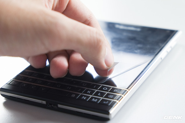phan biet blackberry passport quoc te chuan va hang nhai