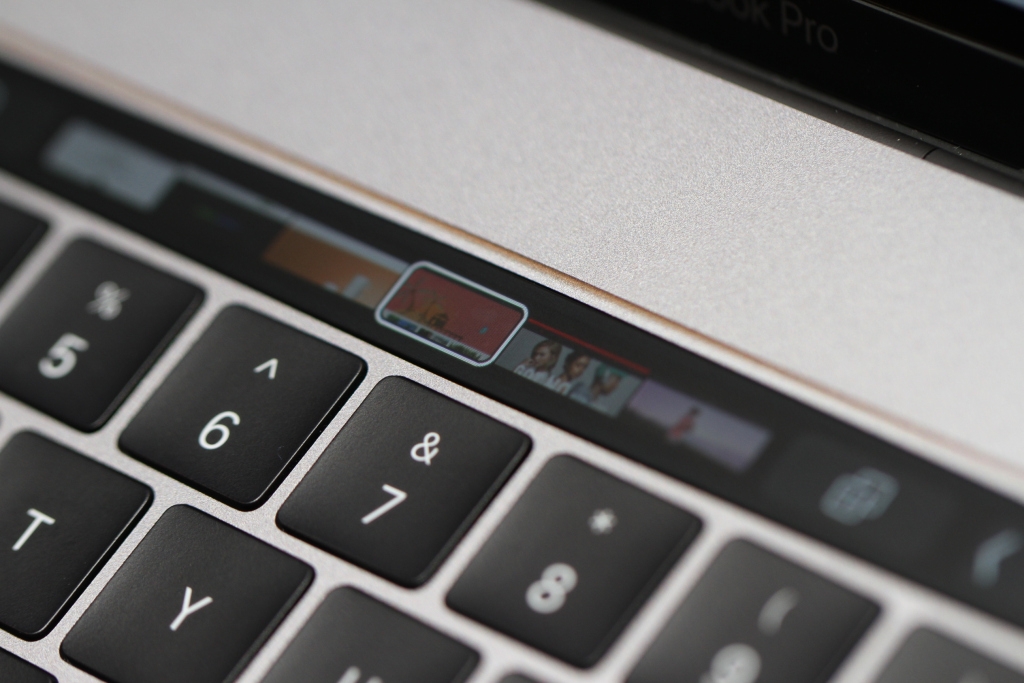 can anh apple macbook pro moi mong nhe manh me them nhieu tinh nang